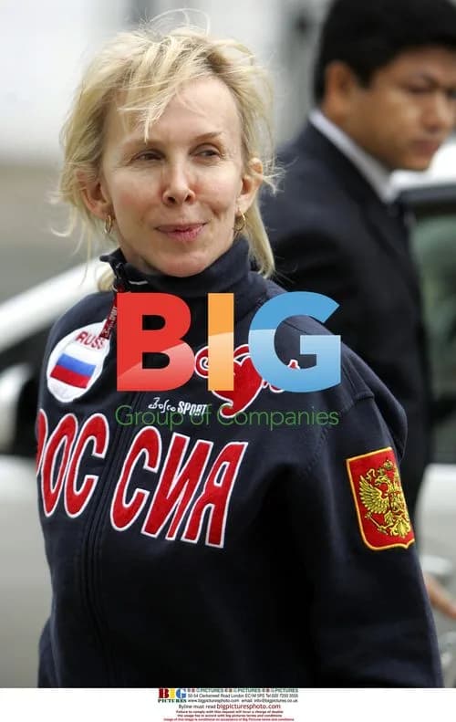 Trudy Styler at gym, wishes photographers Merry Christmas