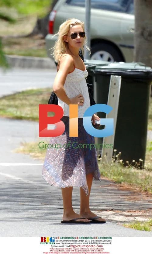 Hung-over Kate Hudson leaves breakfast