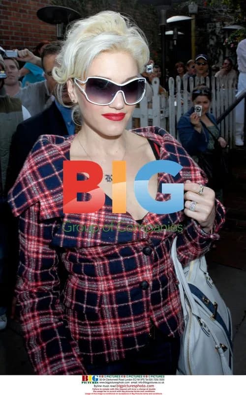 Gwen Stefani Lunches with Son at The Ivy