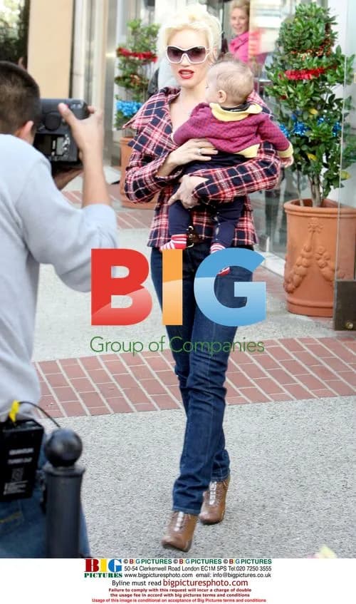Gwen Stefani and son Kingston shopping