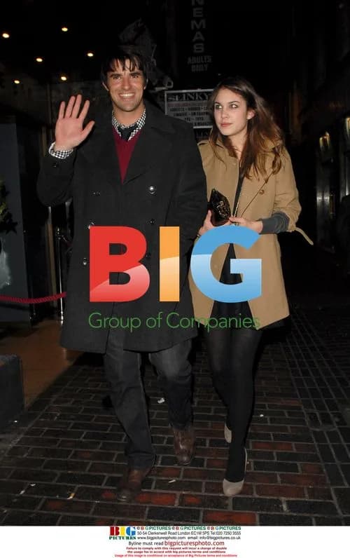 Steve Jones and Alexa leaving T4 party