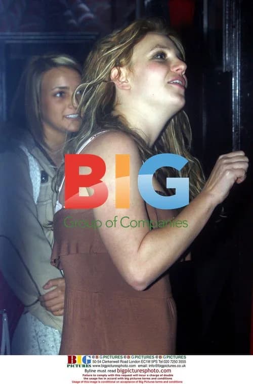 Britney Spears Gets Late Night Tattoo with Sister
