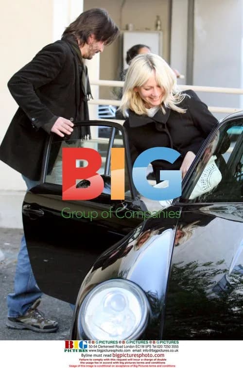 Keanu Reeves goes shopping with friend
