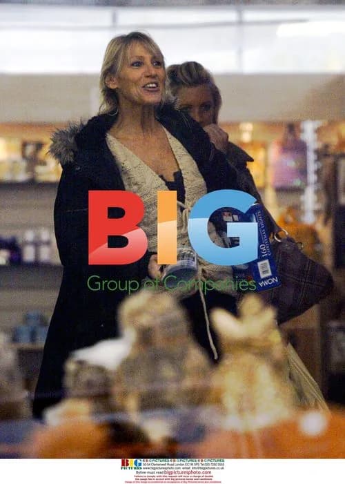 Ingrid Tarrant and Daughter Go Shopping