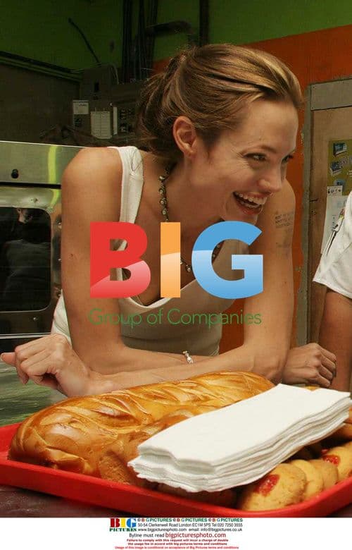 Angelina Jolie and Brad Pitt meet Colombian refugees