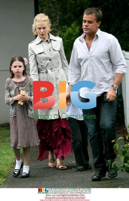 Nicole Kidman arrives at parents' house