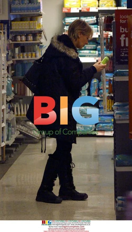 Ingrid Tarrant and Daughter Out Shopping