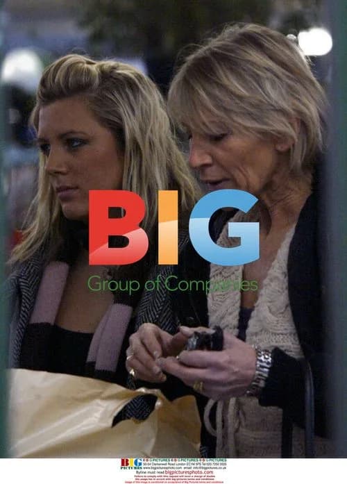 Ingrid Tarrant and daughter go shopping