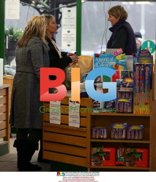 Ingrid Tarrant and daughter shop after Christmas