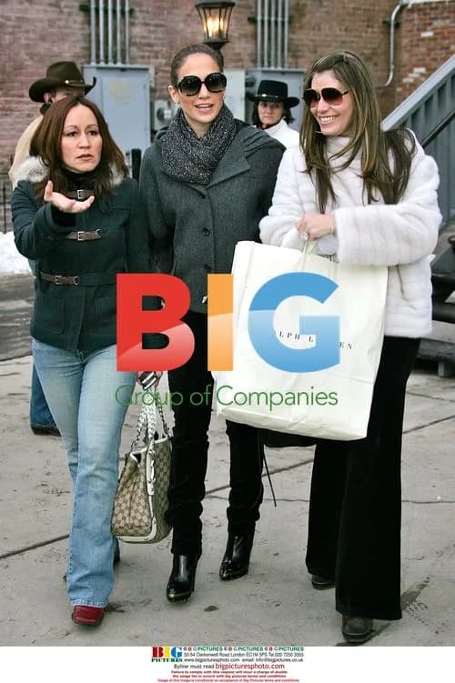 Jennifer Lopez Shops in Aspen