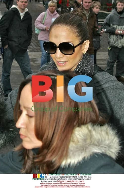 Jennifer Lopez Shopping in Aspen