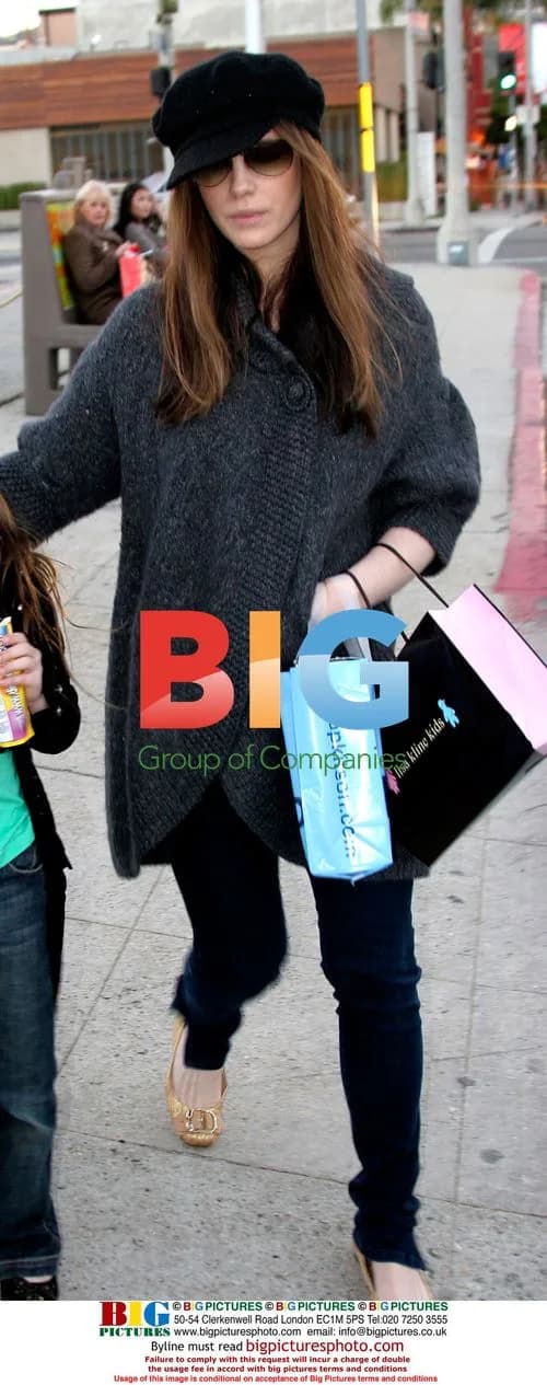 Kate Beckinsale shops with daughter Lili