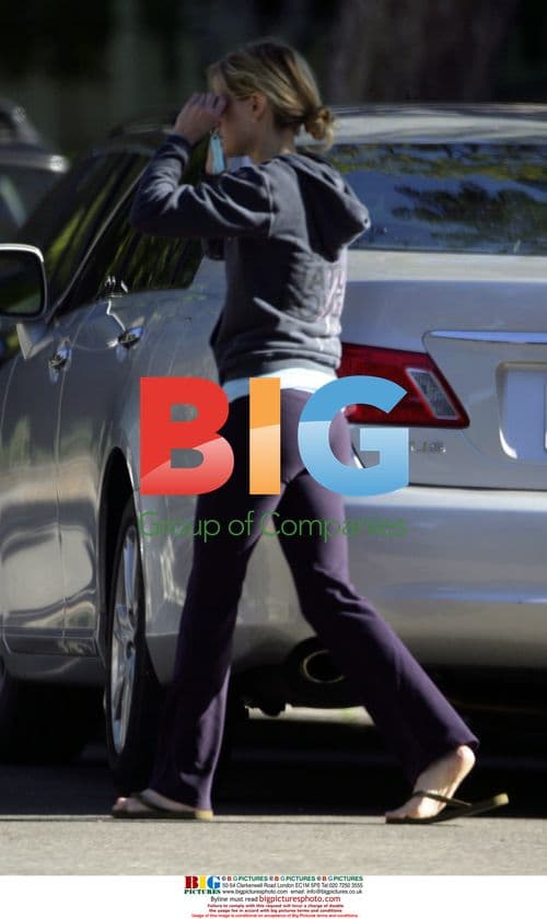 Reese Witherspoon Visits Friend in Casual Outfit