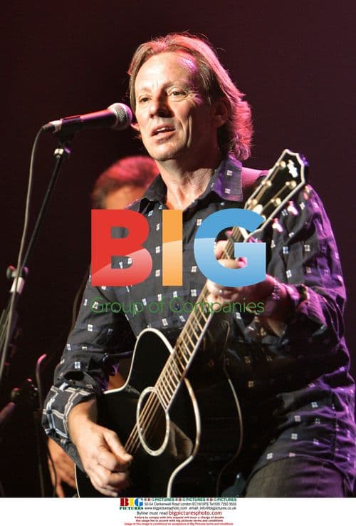 Dewey Bunnell of America in concert