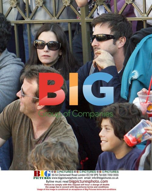 Courteney Cox and David Arquette at Disneyland with Daughter