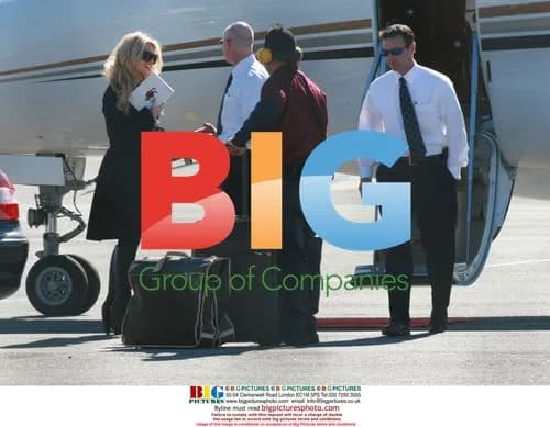 Jessica Simpson Boards Private Jet