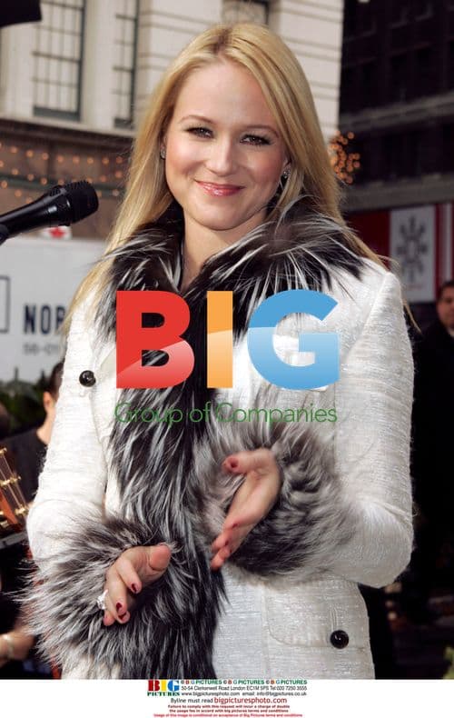 Jewel Performs at 'Home for the Holidays' Tree Giveaway