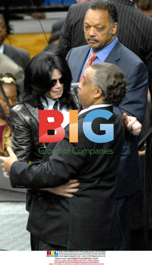 Michael Jackson hugs Al Sharpton at James Brown funeral