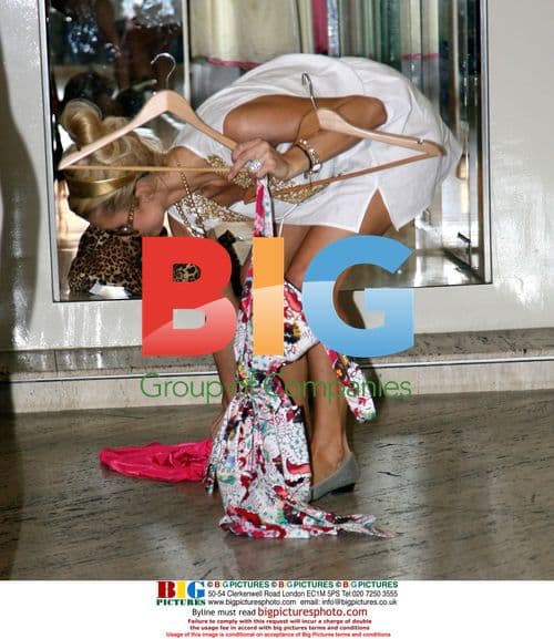 Paris Hilton Shopping in Australia