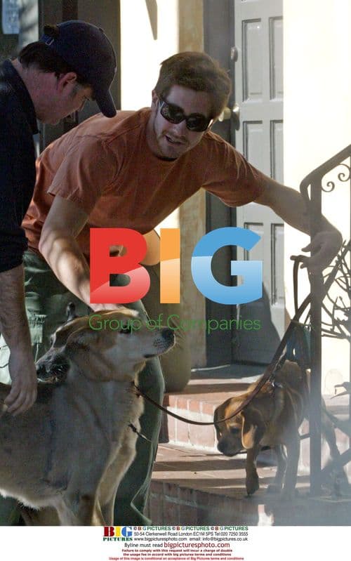 Jake Gyllenhaal Hangs Out with Friends in Santa Monica