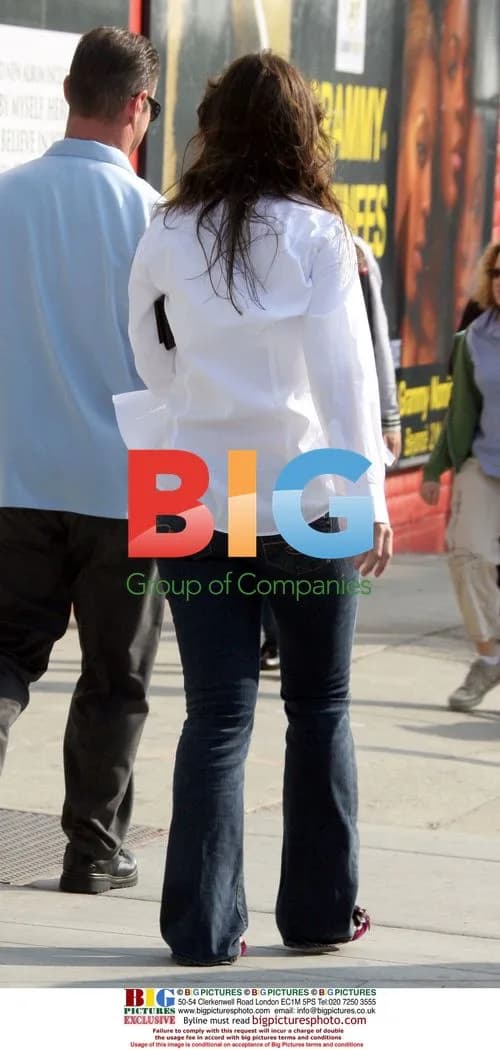 Pregnant Katie Holmes Out for Coffee