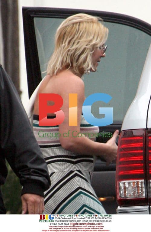 Britney Spears Leaves Restaurant with Boyfriend
