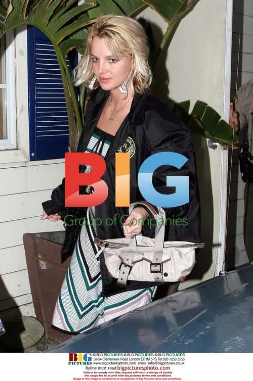 Britney Spears Leaves Restaurant with Coat