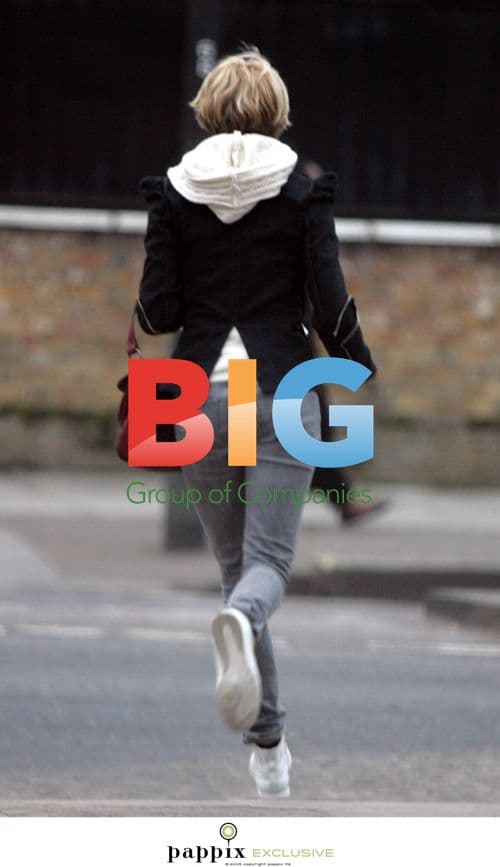 Sienna Miller outside Jude Law's home