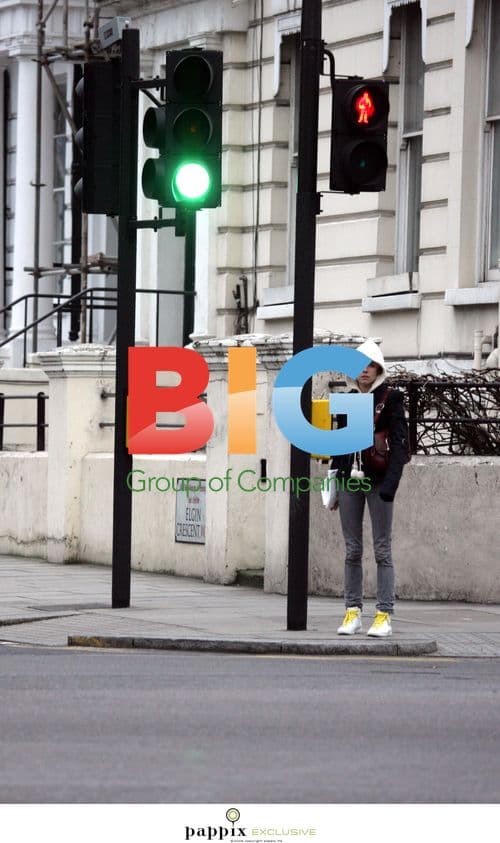 Sienna Miller Visits Jude Law's Home