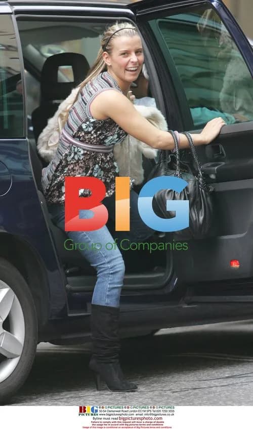 Coleen McLoughlin Shopping in London