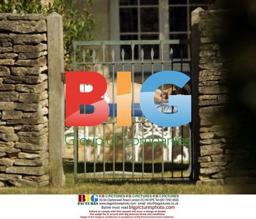 Pete Doherty and Kate Moss Kiss