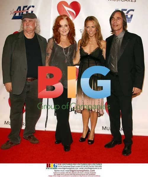 Bonnie Raitt, David Crosby, Sheryl Crow and Jackson Browne at 2006 MusiCares