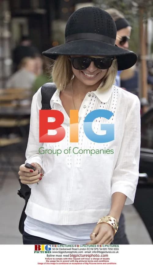 Nicole Richie goes out with friends in West Hollywood