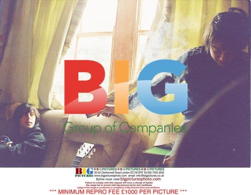 Pete Doherty and Carl Barat in 2004