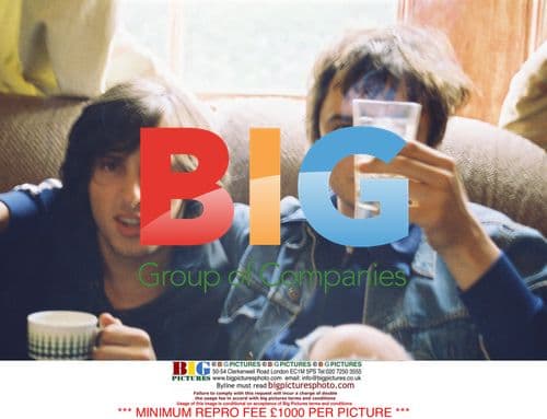 Pete Doherty and Carl Barat in 2004