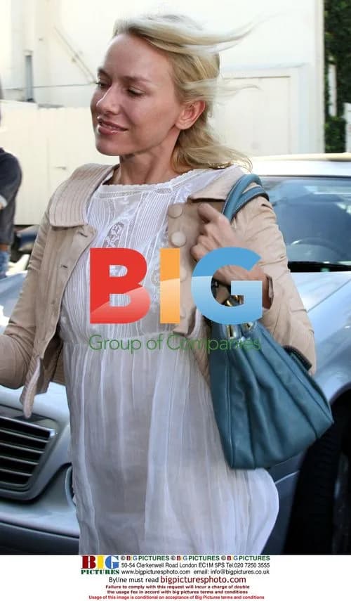 Naomi Watts Shopping at Kaviar and Kind Boutique