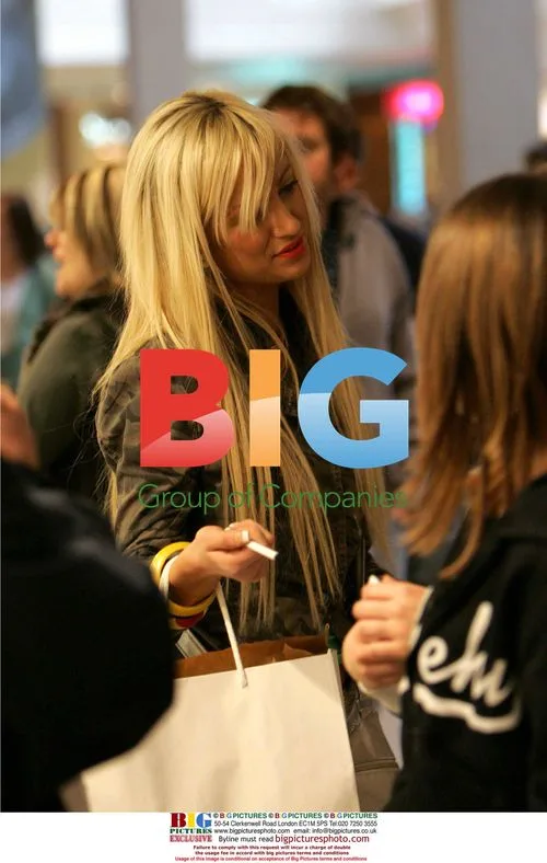 Chantelle Houghton's shopping spree in Bluewater