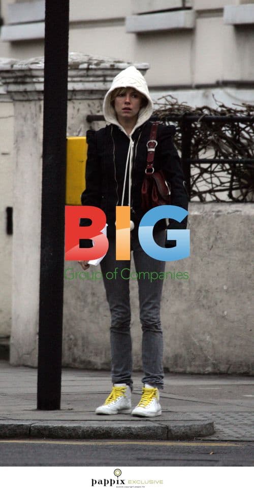 Sienna Miller Visits Jude Law's Home