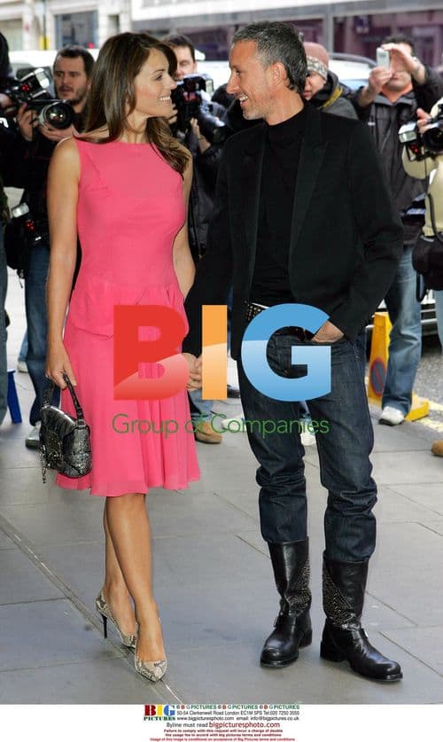 Elizabeth Hurley announces new Patrick Cox campaign