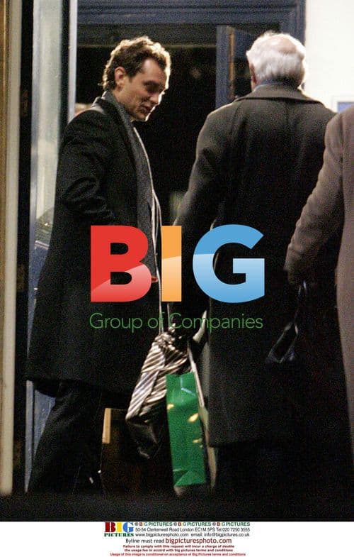 Jude Law filming 'Your Holiday' with co-stars