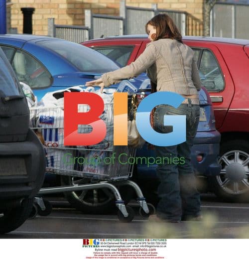 Charlotte Church and dad go shopping