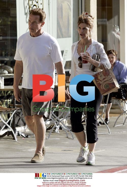 Arnold Schwarzenegger and Maria Shriver play with puppy