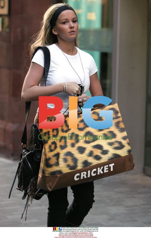 Jennifer Ellison at Cricket Store