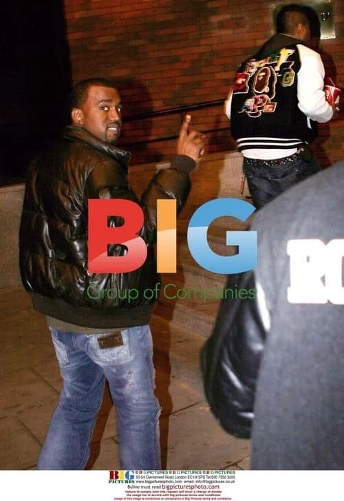 Kanye West Looks for Burgers in Dublin