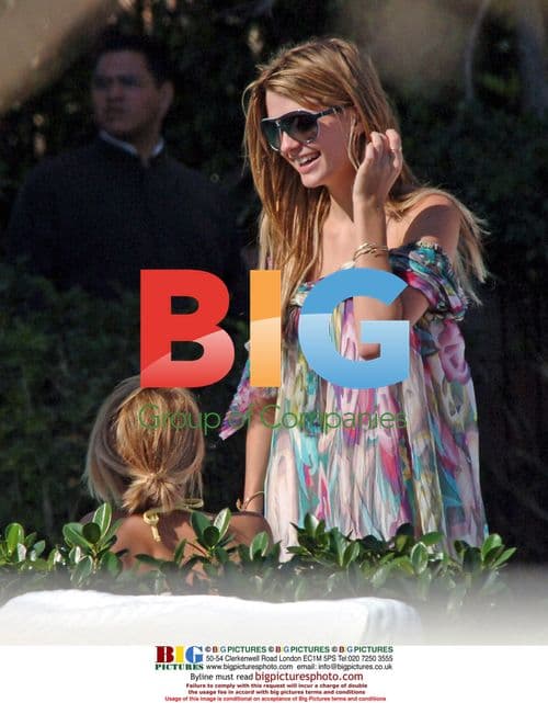 Nicole Richie Shows Skinny Physique in Bikini