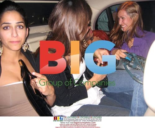 Lenny Kravitz plays with 3 women in car