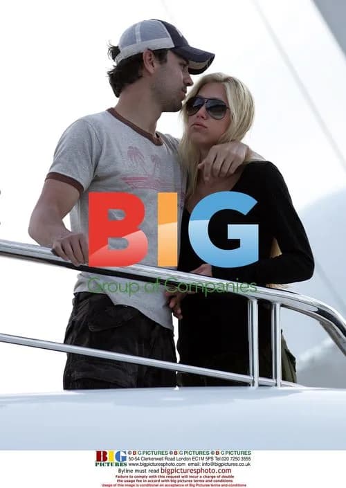 Anna Kournikova and Enrique Iglesias on Yacht