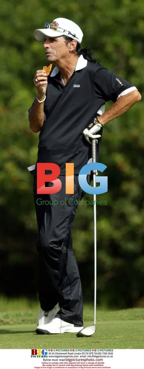 Alice Cooper plays at celebrity golf event