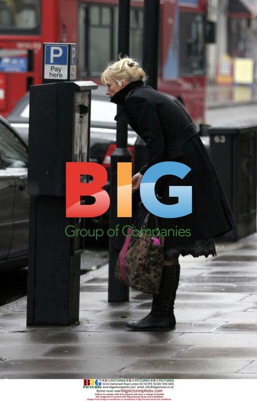 DJ Sara Cox Grabs Starbucks Before Radio Show