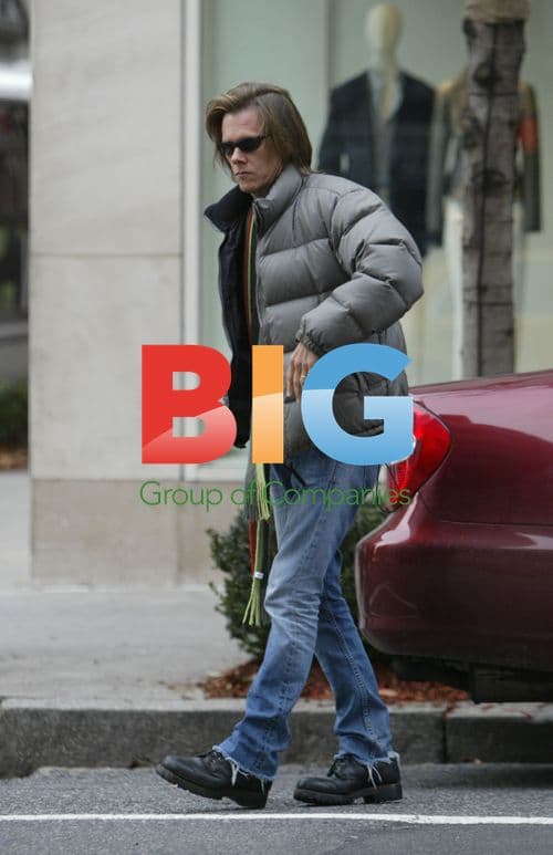 Kevin Bacon Hails Cab in NYC